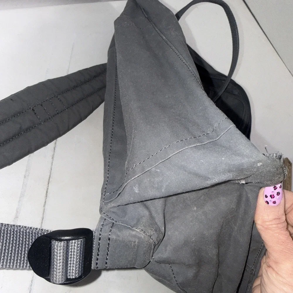 Fjallraven Kanken Classic Backpack Black Grey 23510 Travel School Bag Day Pack